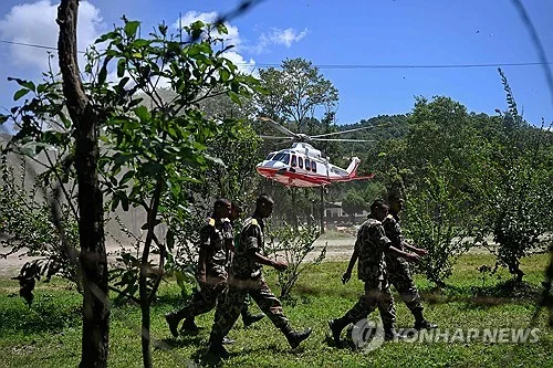 [속보] 외교부 "네팔 고립 국민 10명 중 9명 헬기로 안전지역 이송"