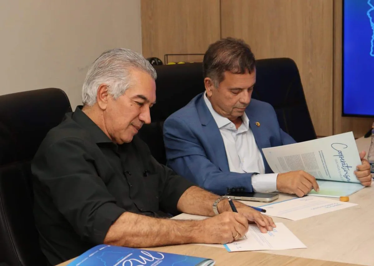 Ao lado de Rogério Marinho, Reinaldo assina compromisso com cooperativismo