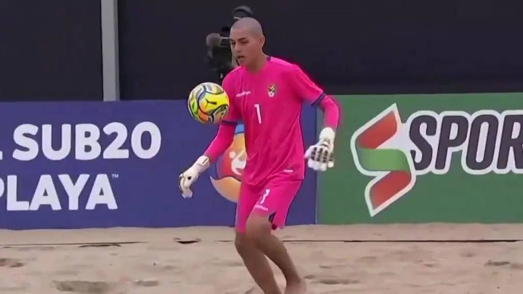 Dos jueguitos y remate furioso: el golazo de arco a arco de la selección de fútbol playa de Bolivia que hace furor