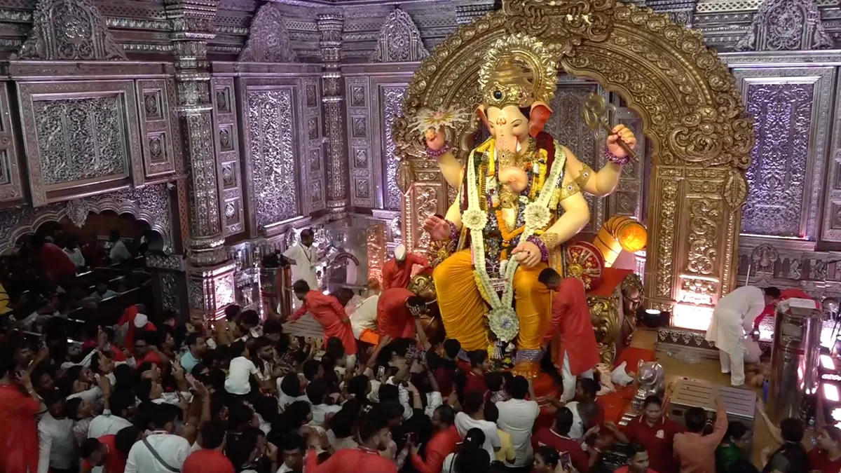 Devotees offer prayers at Mumbai’s Lalbaugcha Raja pandal on sixth day of Ganesh Chaturthi