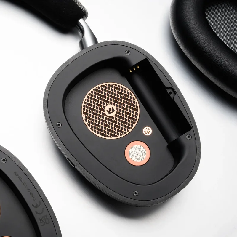 Actualité : Trois haut-parleurs par oreillette ? Ce casque Bluetooth ultra premium à 950 € tente un pari fou