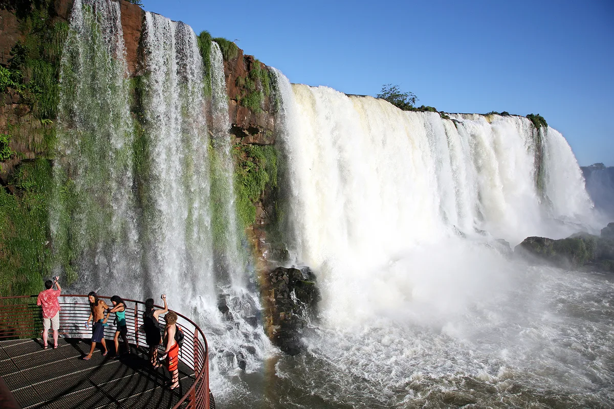 Argentina fecha Cataratas do Iguaçu por aumento do nível da água causado pelo El Niño
