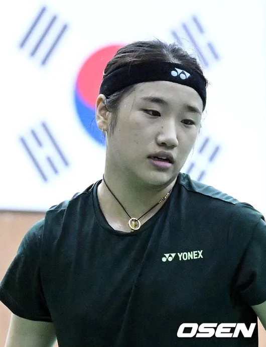 한 달 쉬고 돌아왔는데 더 강해졌다...안세영, 3경기 연속 2-0 셧아웃→'中 핵심' 한웨와 정면승부