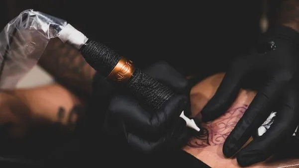 Novas regras de doação de sangue reduzem espera para quem fez tatuagem
