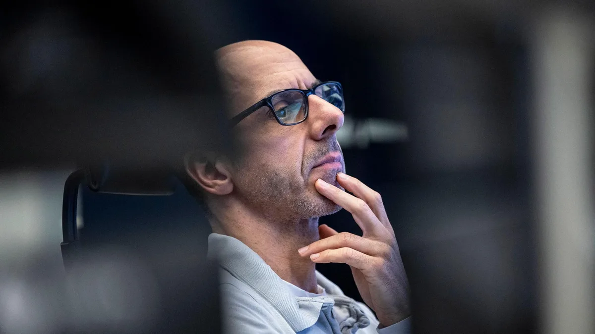 Marktbericht: DAX fällt unter 25.000 Punkte