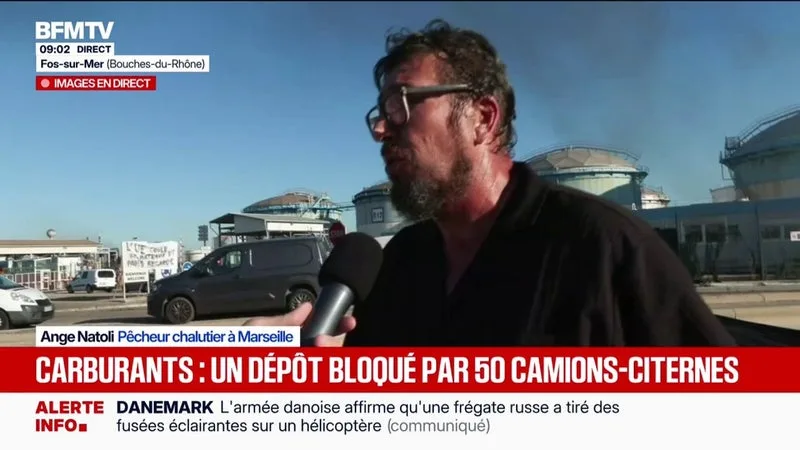 Dépot pétrolier bloqué à Fos-sur-Mer: "On est là pour marquer le coup", témoigne un pêcheur chalutier