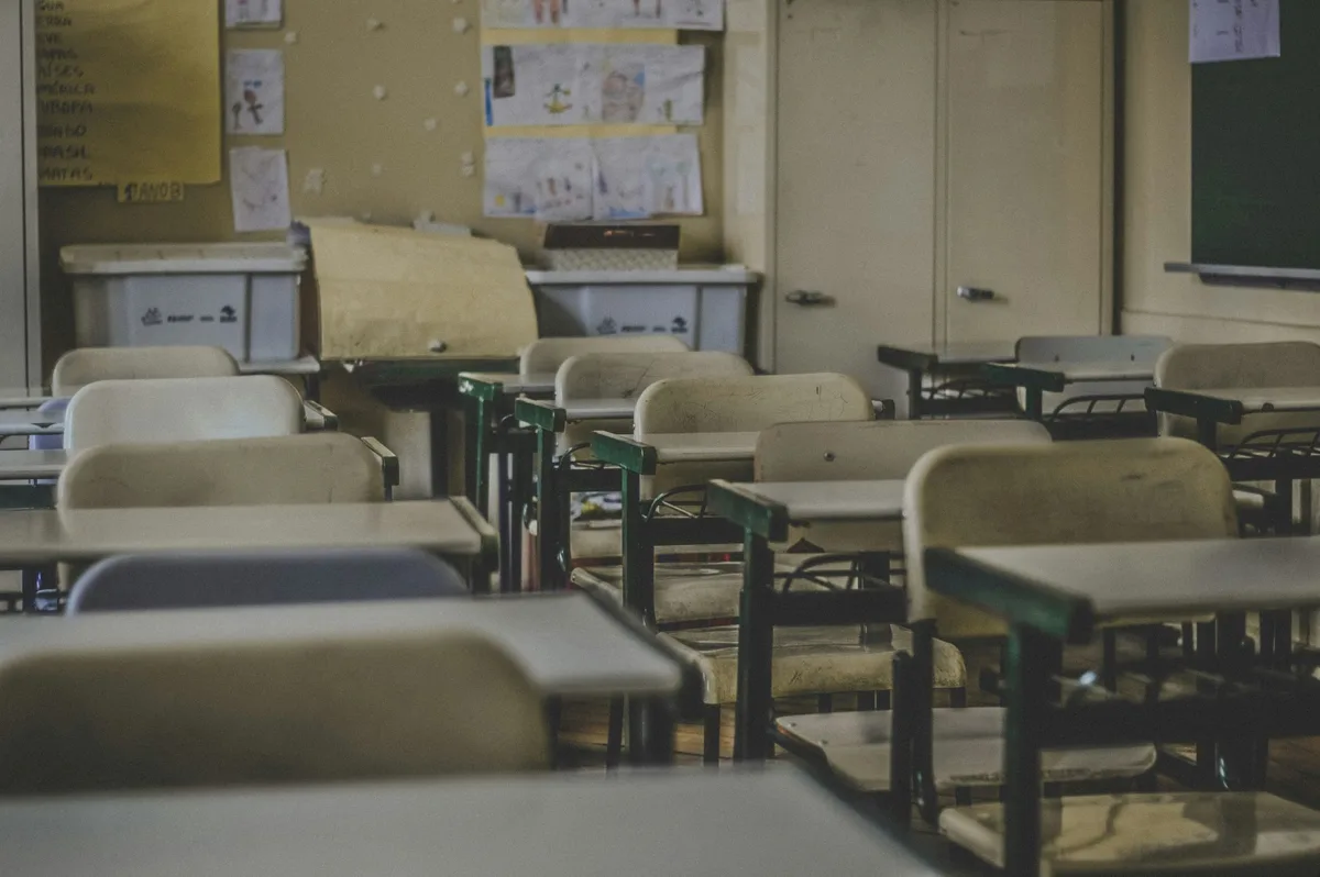 Professor do PR é investigado após pedir fotos nuas a aluna de 15 anos e ameaçá-la de reprovação; polícia divulga prints da conversa Escola. (Foto: Unsplash)