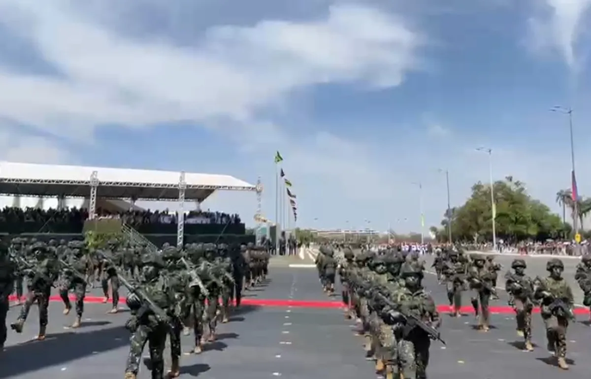 Com Lula, chefe do Exército destaca investimentos e presença feminina