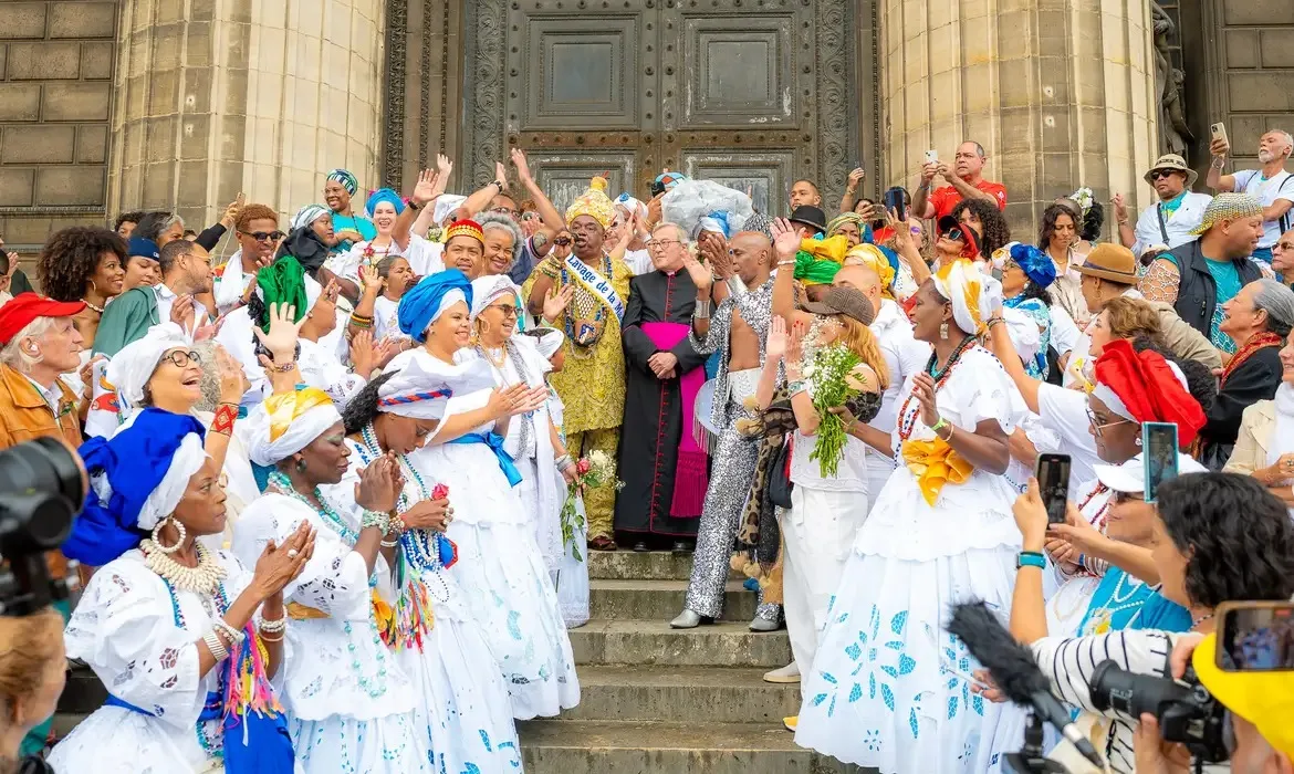 Igreja proíbe lavagem das escadarias da Madeleine em Paris