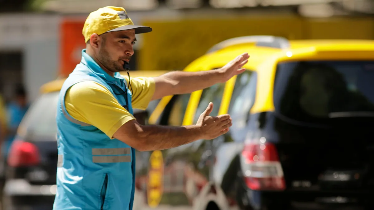 Doble fila, estacionamiento y acarreo: las nuevas medidas de la Ciudad de Buenos Aires para ordenar el tránsito