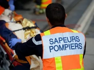 Fauché dans un giratoire, le cycliste meurt sous les roues d’une voiture : « En aucun cas je l’ai vu venir »
