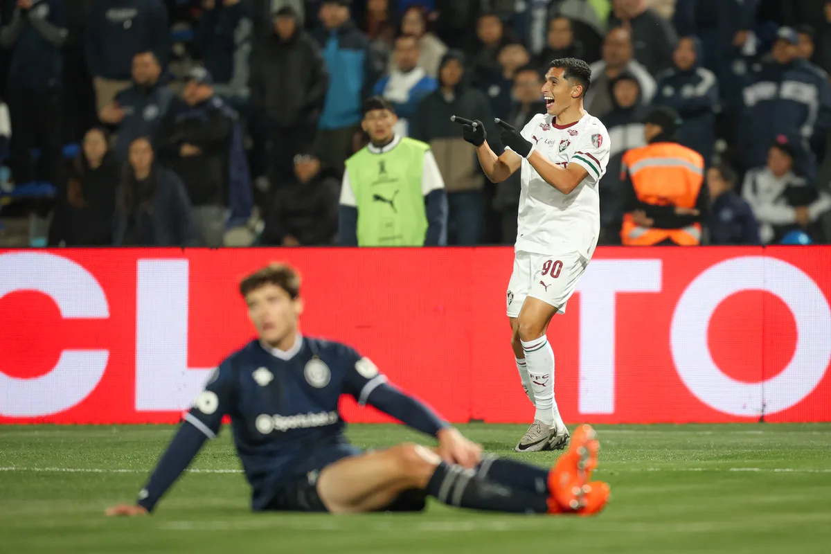Flu supera expulsão, elimina Rivadavia nos pênaltis e avança na Libertadores