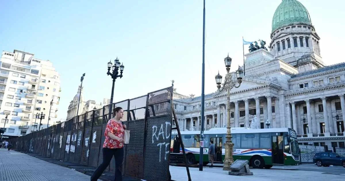 El Gobierno busca capitalizar la sesión fallida por el DNU 70 y llevar el proyecto de Malvinas a Diputados