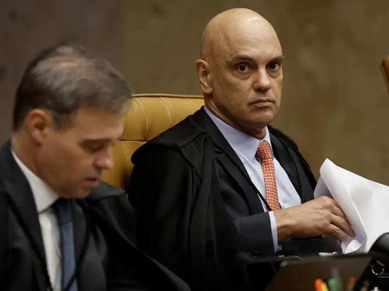 Mendonça libera ao plenário caso das mensagens de Moraes e Vorcaro