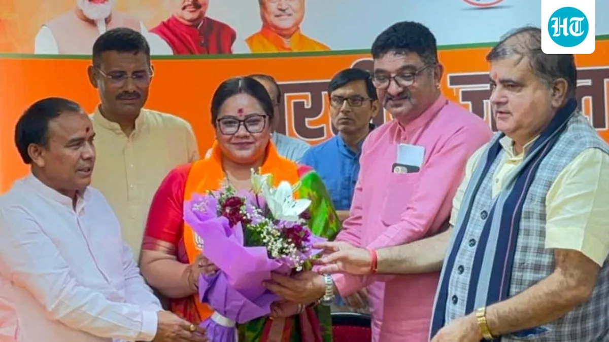 Srinagar mayor Aarti Bhandari, 10 councillors join BJP in Uttarakhand