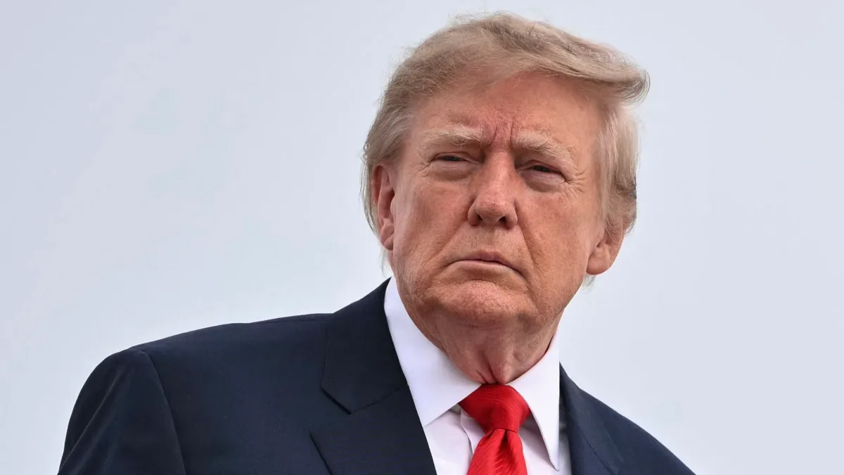 Liveblog Ukrainekrieg: Trump: „Es ist Zeit, dass die Ukraine einen neuen Präsidenten bekommt“