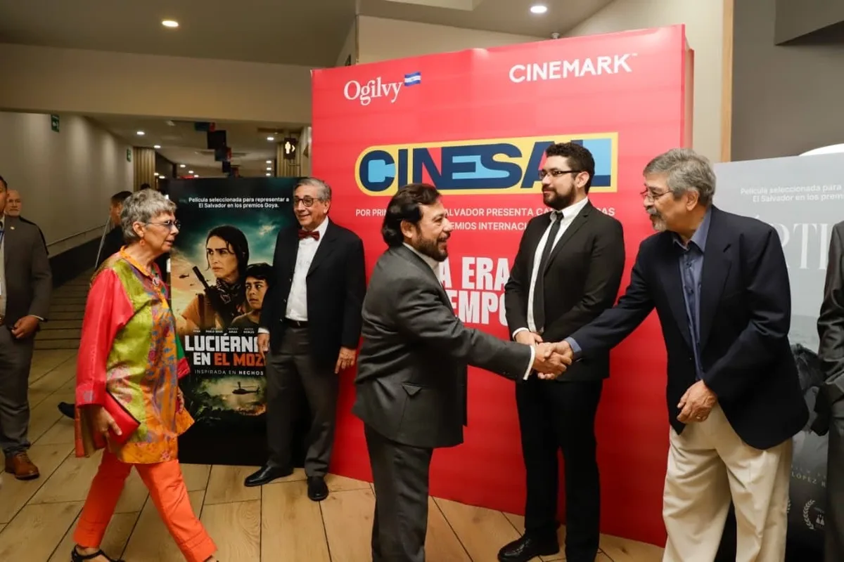 El vicepresidente Ulloa participa en la presentación de la película Vértices en El Salvador