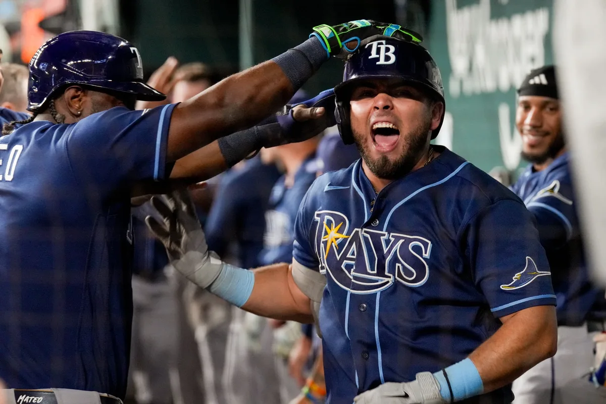 Los mexicanos Jonathan Aranda y Joey Ortiz avanzan a la Serie de Campeonato en la MLB