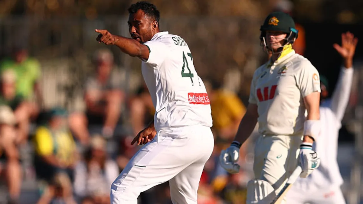 Controversy Hits Australia vs Bangladesh Test As Umpire Warns Steve Smith Over DRS Act - Video