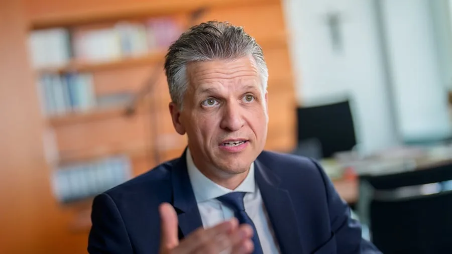 Bundespolitik: Frei fordert gleiche Chancen auf Facharzttermine
