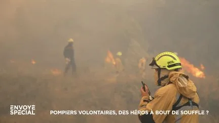 "Cet été va nous servir à nous préparer pour les prochains" : "Envoyé spécial" a suivi les pompiers du Gard lors de l'incendie de juillet 2026