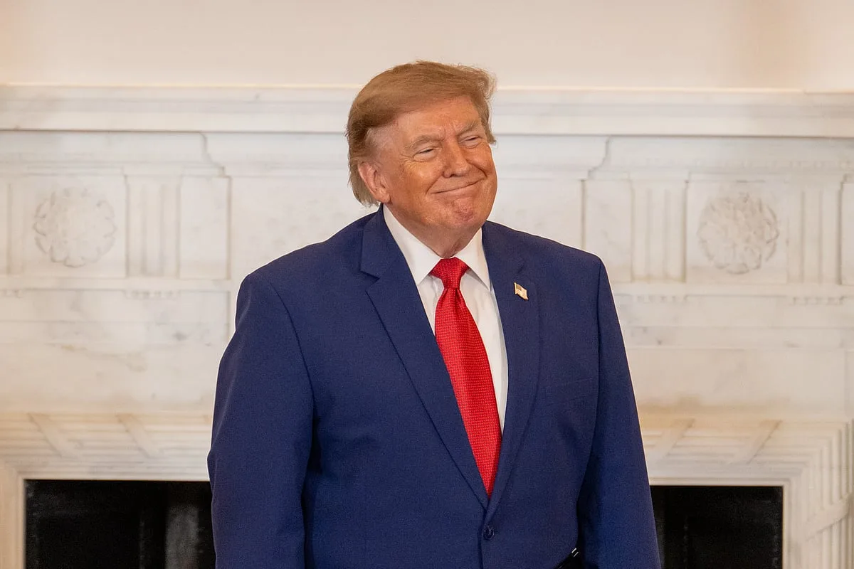 Trump diz que não há negociações com o Irão e chama ao estreito de Ormuz "novo território dos EUA"