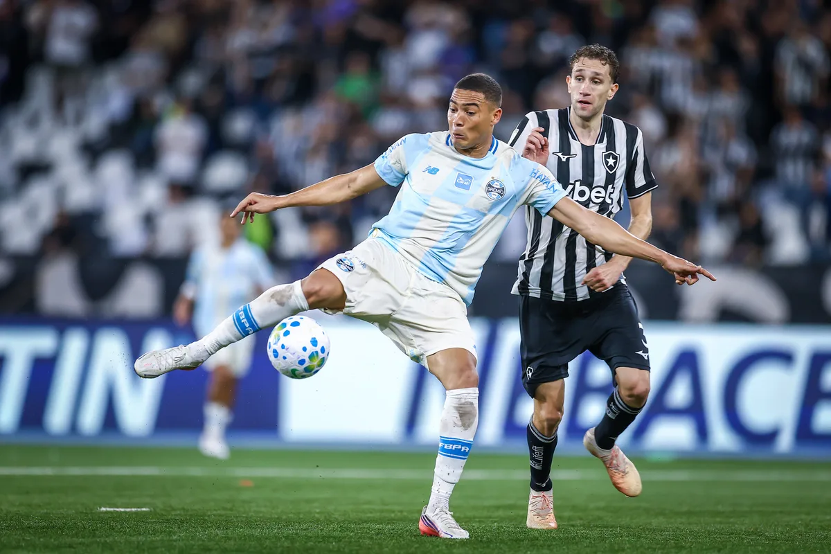 Gol que impediria o Vitória de perder posição foi anulado por 1 cm