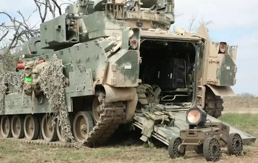 El Ejército de EEUU prueba robots terrestres junto a sus blindados: cómo funcionan y qué tareas pueden realizar