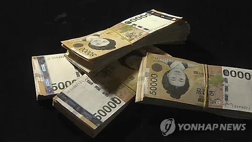 "대부업 투자로 고수익"…100억대 사기친 60대 구속 기소