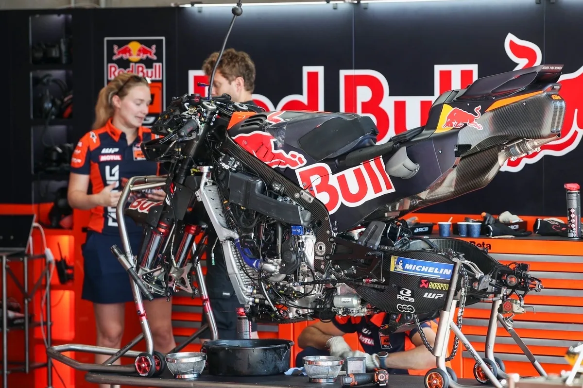 MotoGP: KTM repara motores defeituosos após problemas e 'revitaliza' unidades de Acosta