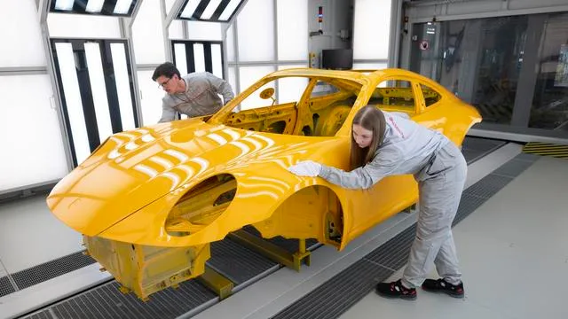 Autoindustrie: Absatz von Porsche geht weiter zurück