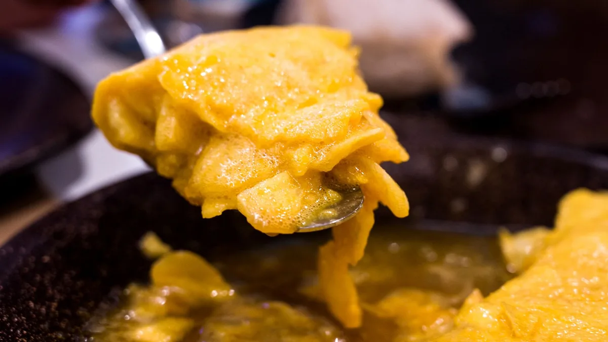 La mejor tortilla de patatas de la Comunidad Valenciana se cocina en una isla y es superjugosa