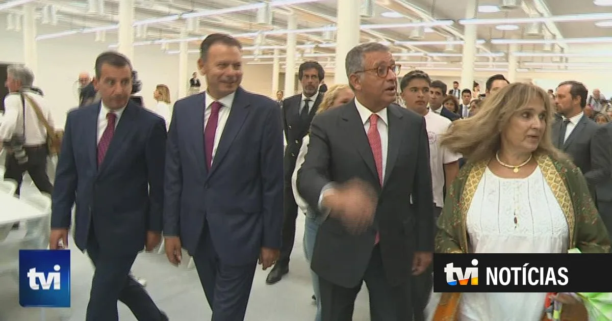 Montenegro e Seguro juntos em inauguração de escola em Cascais. Presidente pede "mais ambição" ao Governo