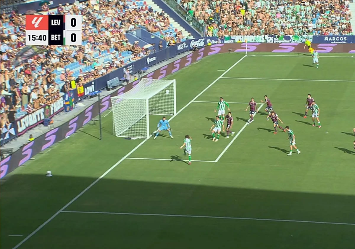 El gol anulado a Parrott por fuera de juego en el Levante - Betis