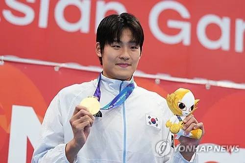 [아시안게임] 김영범, 남자 자유형 50ｍ 금빛 역영…계영 800ｍ는 동(종합2보)