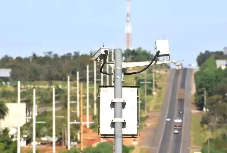 Suspensos testes para flagrar motorista que freia em cima de radar