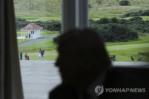 스코틀랜드 트럼프 골프장 파손 시위대에…英검찰 "테러 연관성"