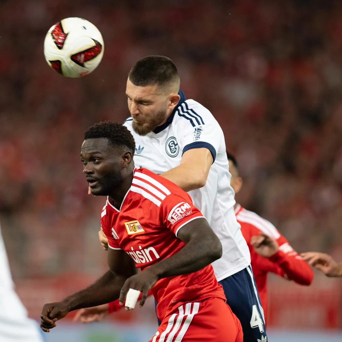 Fußball-Bundesliga - Schalke gewinnt bei Union - heute empfängt Augsburg Bayer Leverkusen