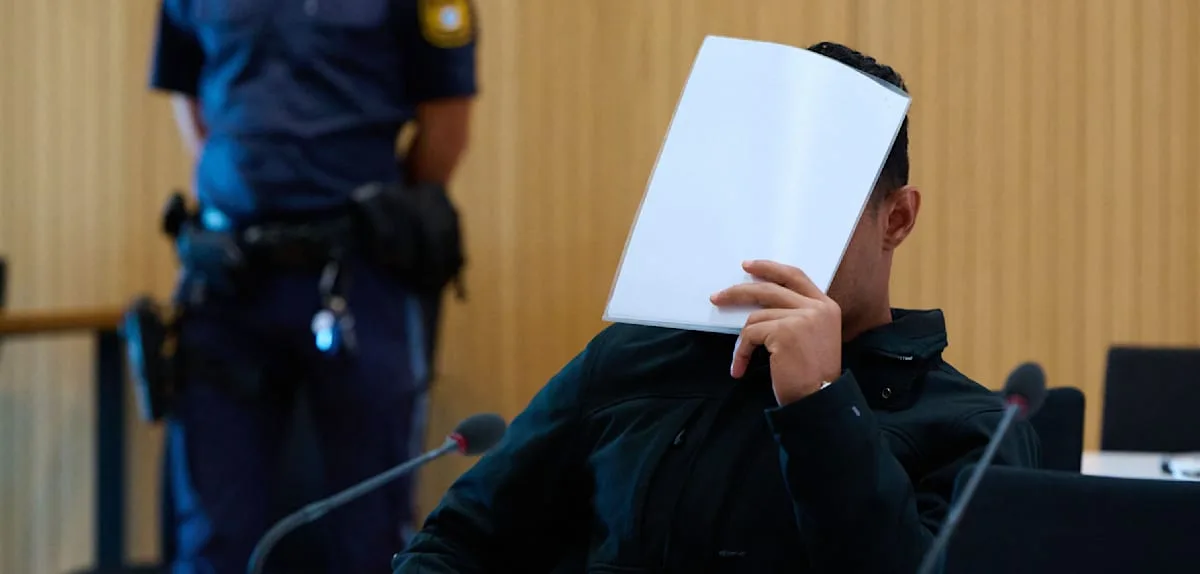 Bürgergeld für fremde Kinder kassiert, Ehefrau enthauptet – Angeklagter schweigt zu Vorwürfen
