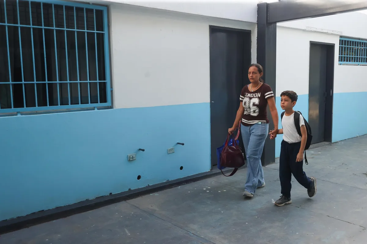 Venezuela: reubicación de alumnos tras terremotos genera hacinamiento y presión sobre los servicios