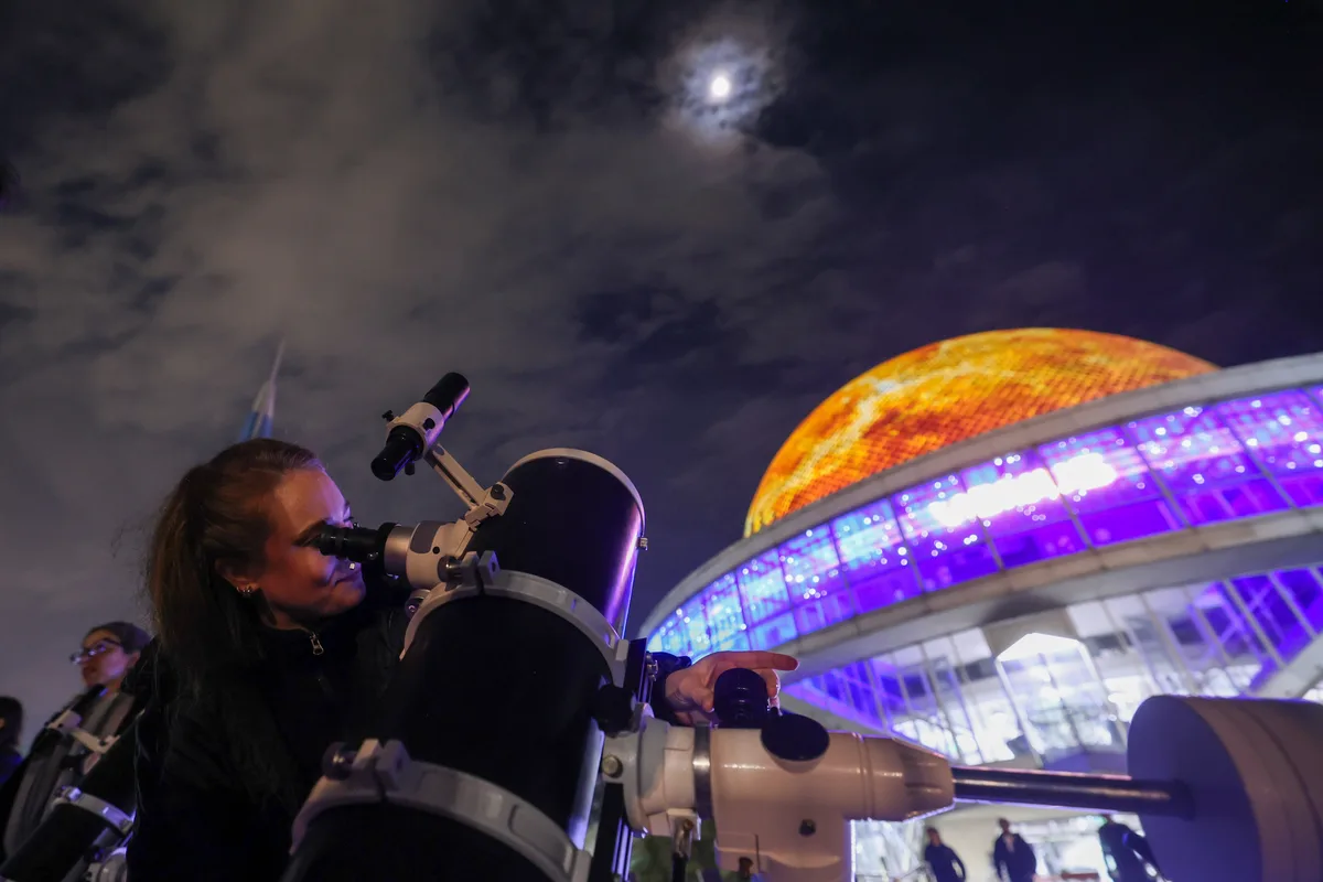 El eclipse parcial de luna, en imágenes