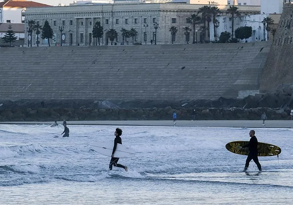 Precaución máxima en las playas de Huelva y Cádiz por las corrientes de resaca