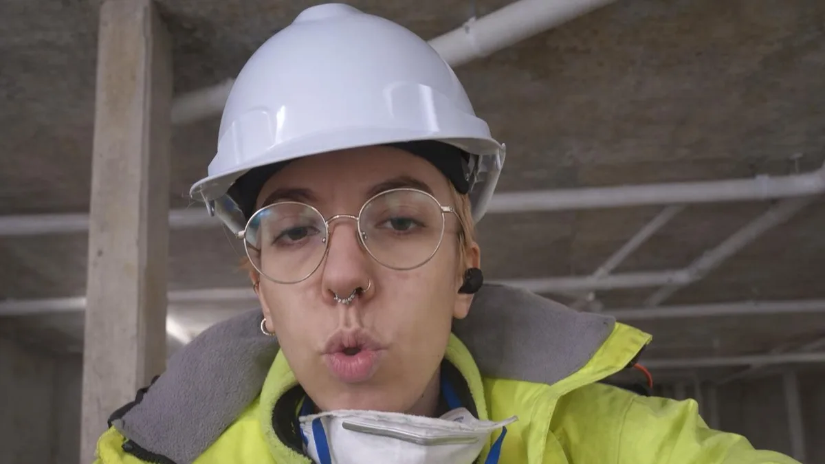 Nerea, albañila: “Me han tenido 5 horas con el martillo neumático de arriba a abajo; se me caen los brazos”
