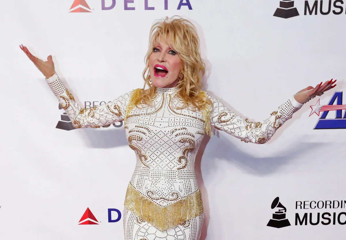 Dolly Parton deixou canção inédita em cápsula do tempo trancada até 2046