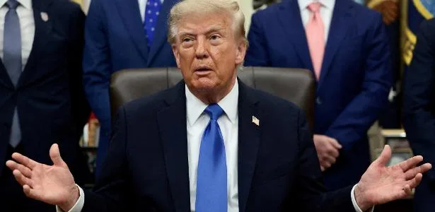 Trump rebate freio na IA e diz que presidente forte é o único limite