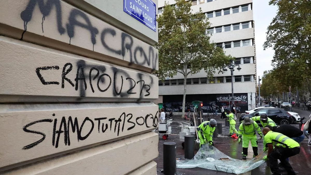 France protests: More than 1,800 arrested, Interior Minister says