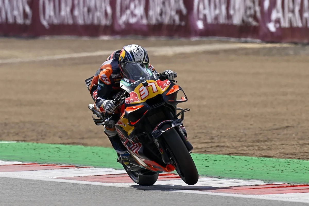 Pedro Acosta se estrena en MotoGP y Jorge Martín es más líder