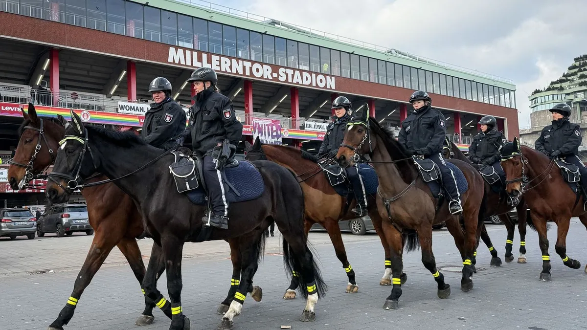Keine Pferde mehr ab Ende 2027: Hamburger Polizei löst Reiterstaffel Ende 2027 auf