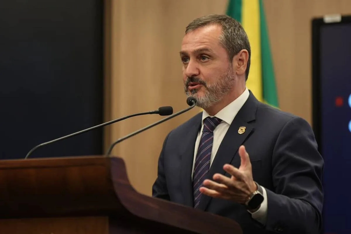 Chefe da PF vai alinhar com Fachin envio de dados que citem ministros