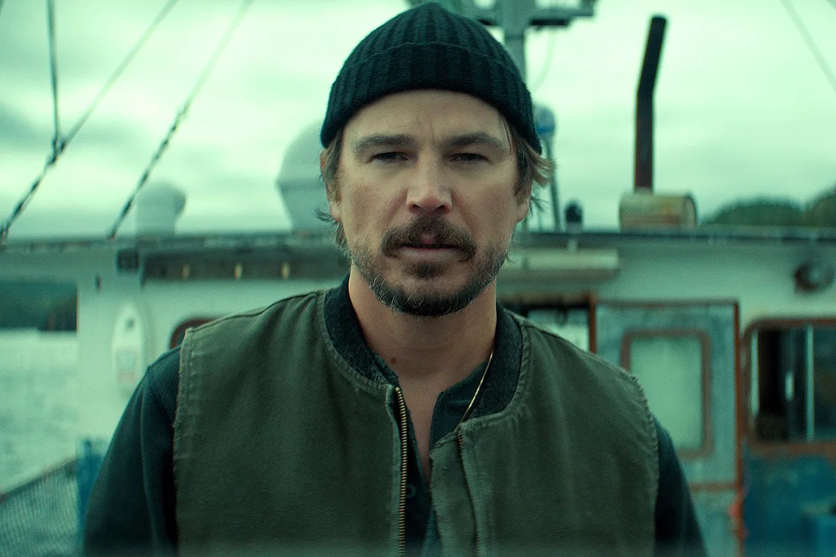 Josh Hartnett’s New Netflix Hit Is Like Kissing a Dead Fish and Taking a Shot. I Loved It.